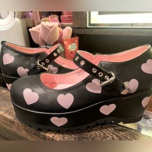 NEW HOT TOPIC Valentine Heart Mary Jane Buckle Platforms, Size W7